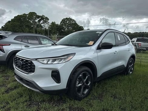 Certified 2025 Ford Escape ST-Line AWD/4WD image 6