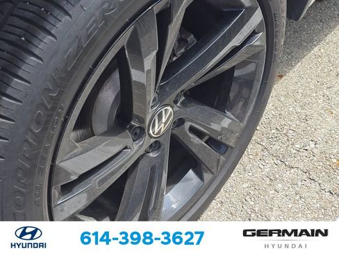 Used 2024 Volkswagen Tiguan SE R-Line AWD/4WD image 11