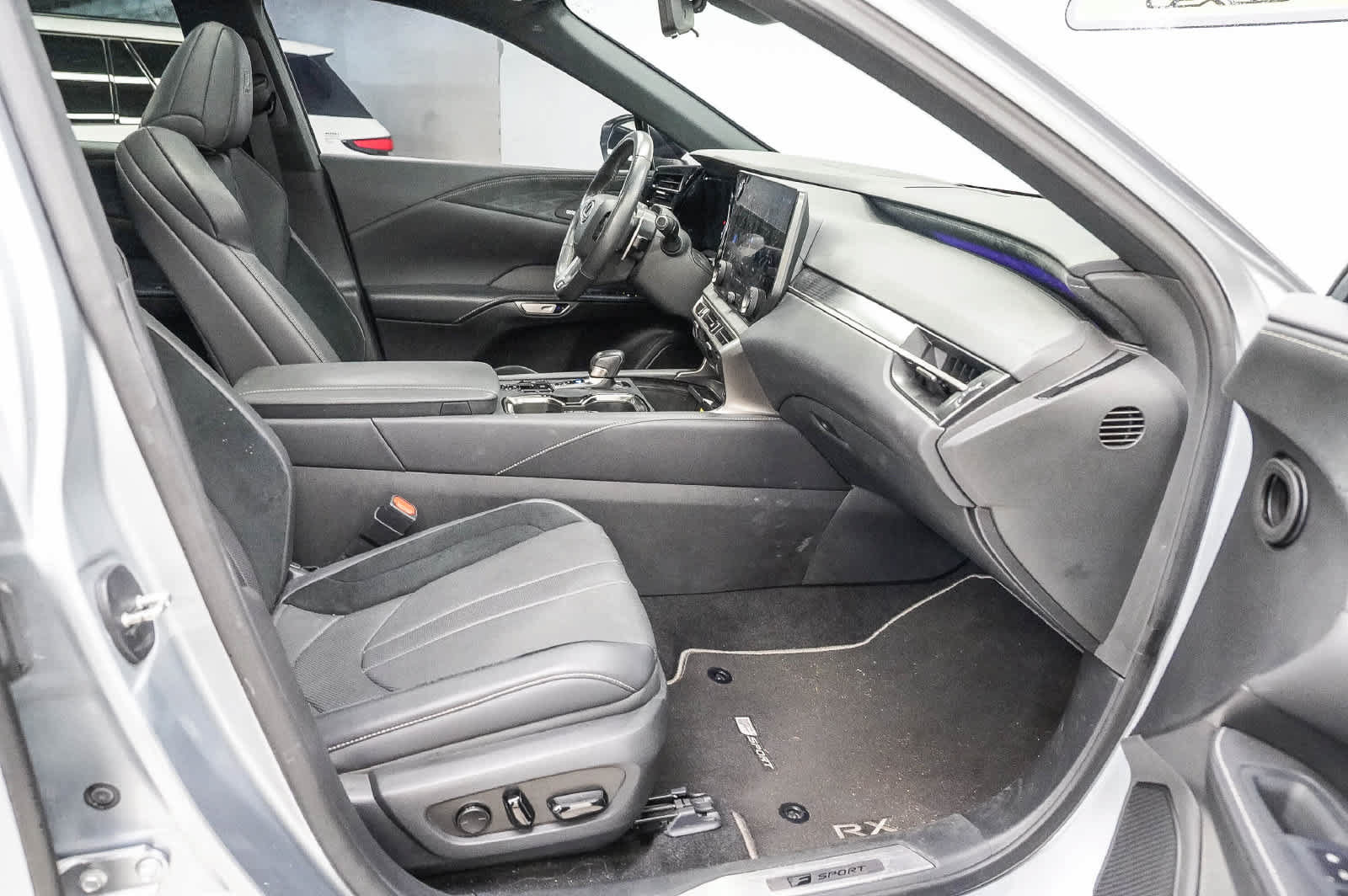 Used 2023 Lexus RX 500h F Sport w/ Accessory Package (Z1) AWD/4WD image 17