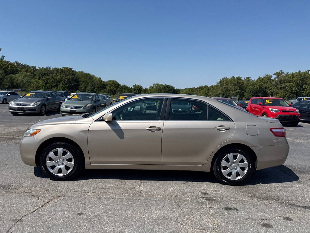 Used 2009 Toyota Camry LE FWD image 1