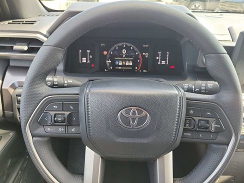 New 2026 Toyota 4Runner SR5 AWD/4WD image 8