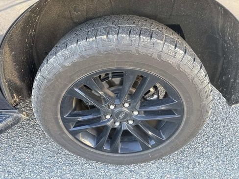 Used 2024 Ford Expedition XLT image 12