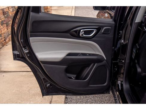 Used 2022 Jeep Compass Limited w/ Sun and Sound Group image 17