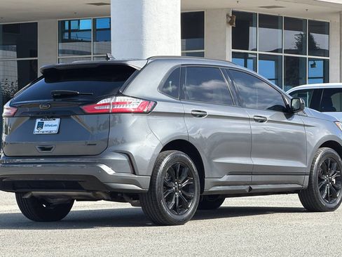 Used 2022 Ford Edge SE w/ Black Appearance Package AWD/4WD image 4