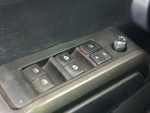 Used 2018 Toyota Tacoma TRD Off-Road image 25