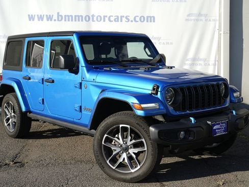 Used 2024 Jeep Wrangler Unlimited w/ Convenience Group AWD/4WD image 1