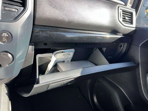 Used 2024 Nissan Titan SV w/ SV Convenience Package image 32