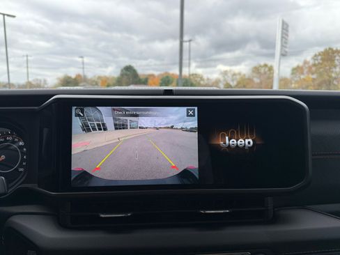 Used 2024 Jeep Gladiator Rubicon w/ Convenience Group image 28