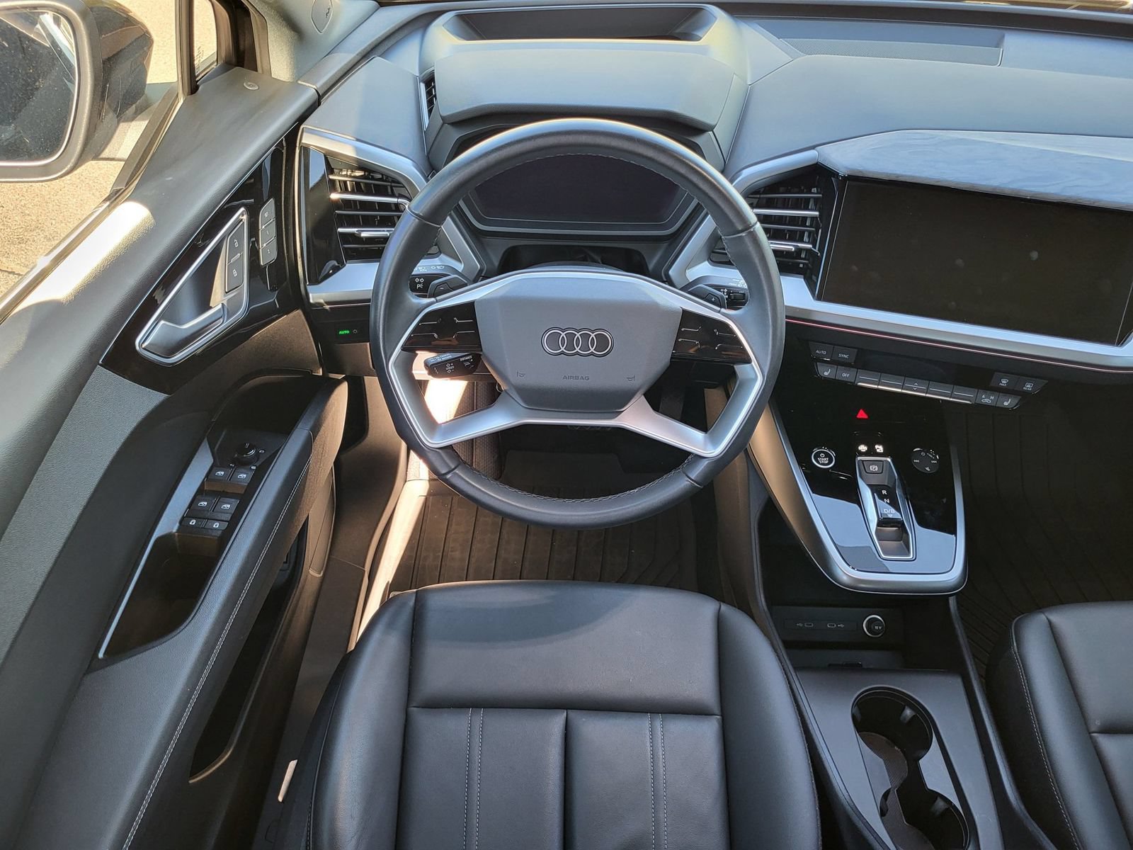 Used 2024 Audi Q4 e-tron Prestige AWD/4WD image 26