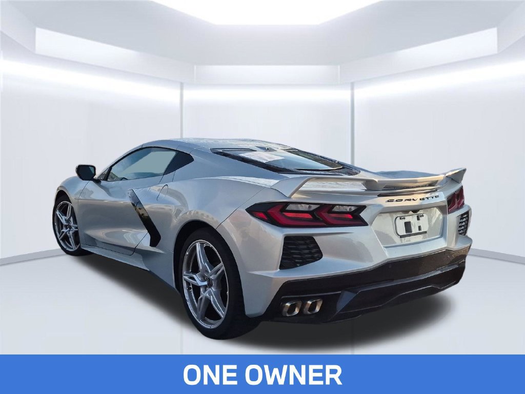 Used 2022 Chevrolet Corvette Stingray Preferred Cpe w/ Z51 Performance Package RWD image 2