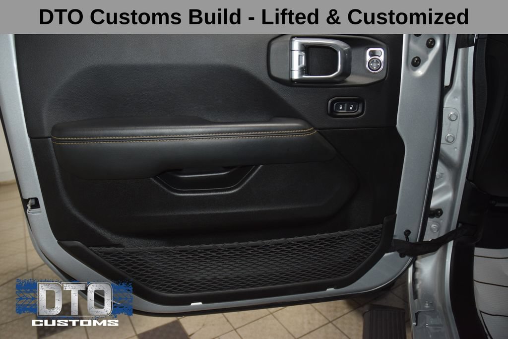 Used 2024 Jeep Wrangler Unlimited Sahara w/ Technology Group AWD/4WD image 41