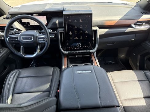 Used 2025 GMC Yukon XL Denali AWD/4WD image 16