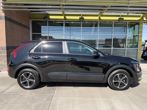 Used 2025 Kia Niro LX FWD image 9