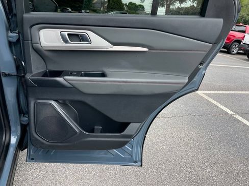 Used 2025 Ford Explorer Active RWD image 36
