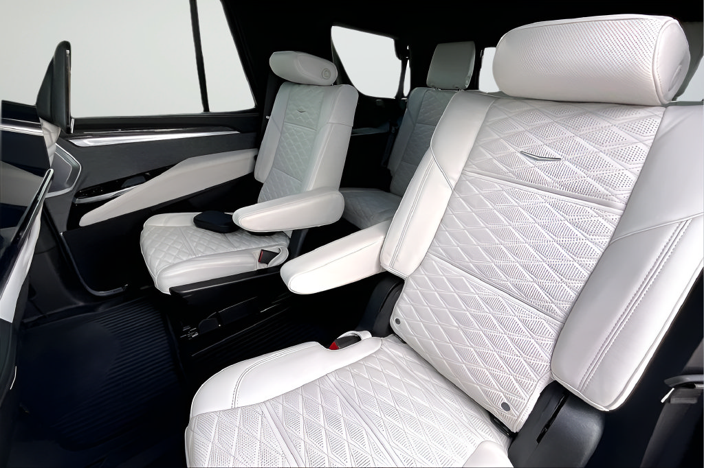 Used 2026 Cadillac Escalade V w/ LPO, ONYX Package AWD/4WD image 18
