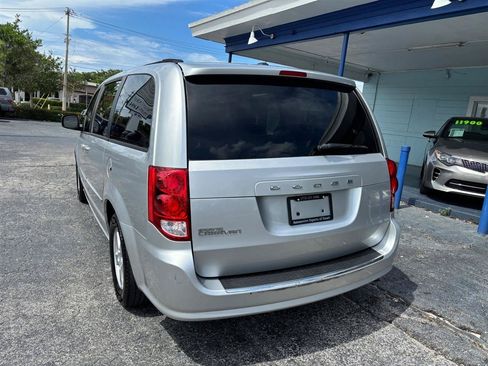 Used 2012 Dodge Grand Caravan SXT w/ UConnect Hands-Free Group FWD image 3