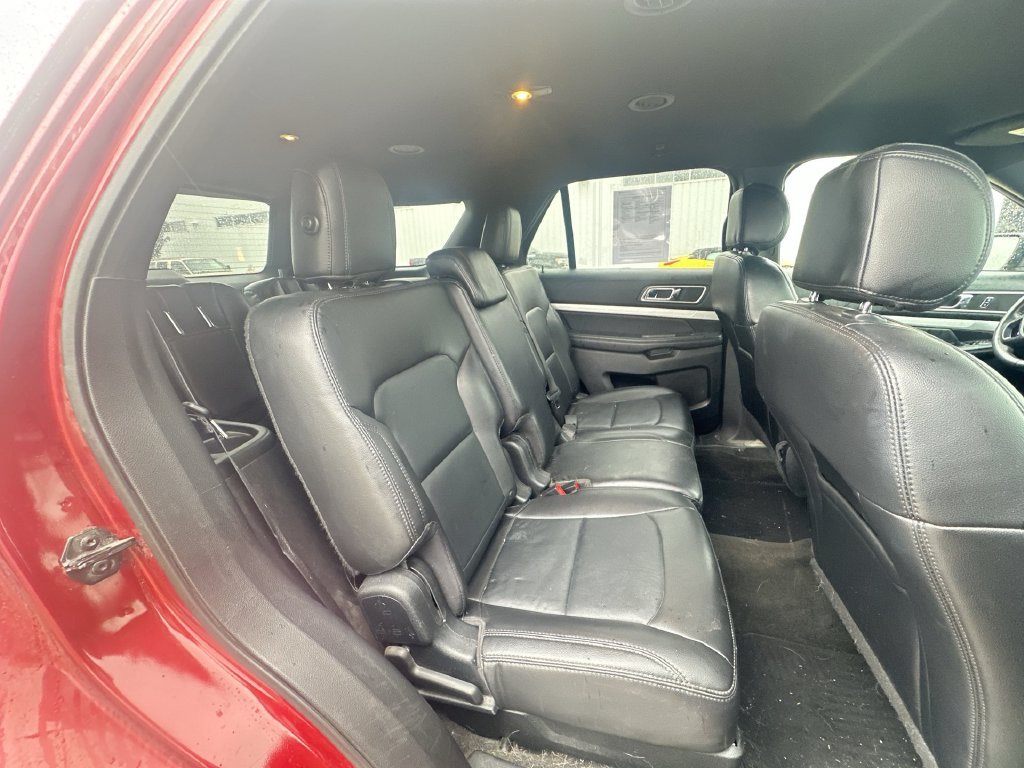 Used 2017 Ford Explorer XLT w/ Equipment Group 202A AWD/4WD image 27