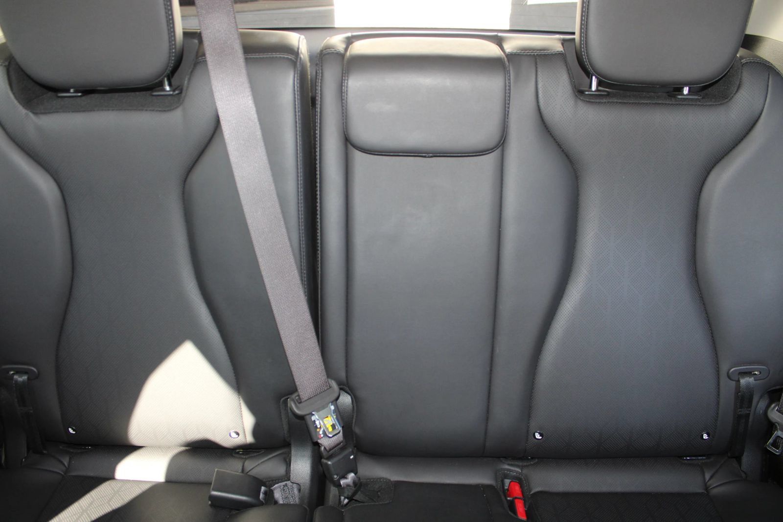 Used 2025 Kia Carnival FWD image 29