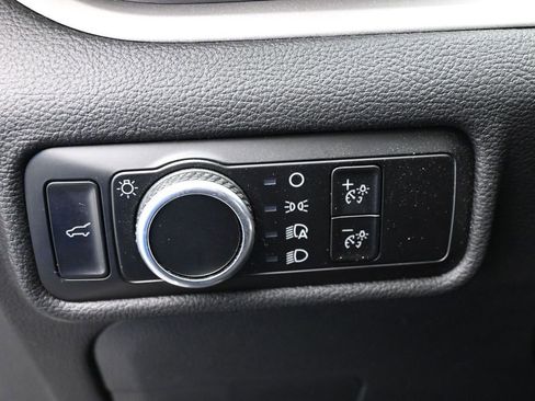 Used 2023 Ford Explorer XLT RWD image 13