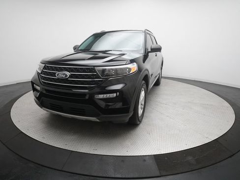 Used 2024 Ford Explorer XLT w/ Equipment Group 202A AWD/4WD image 12