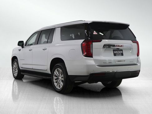 Used 2023 GMC Yukon XL SLT image 3