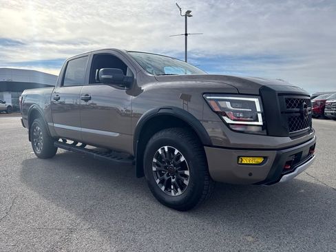 Used 2024 Nissan Titan PRO-4X w/ Pro-4x Convenience Package image 7