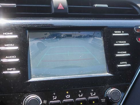 Used 2018 Toyota Camry LE FWD image 32