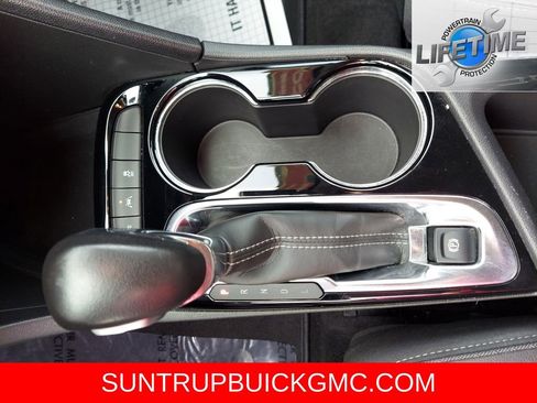 Used 2024 Buick Encore GX Sport Touring image 9