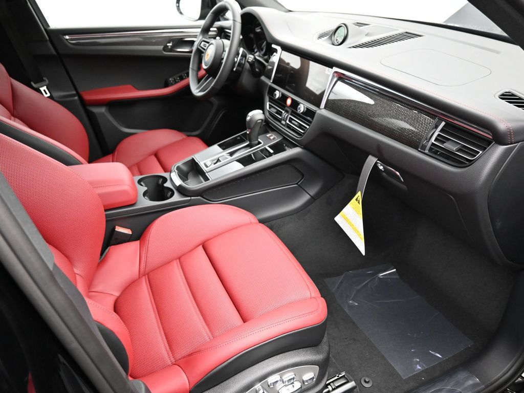 Certified 2026 Porsche Macan AWD/4WD image 11