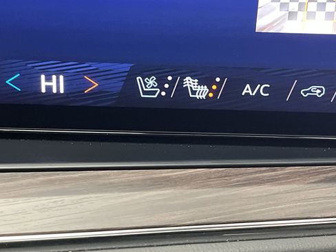 Certified 2025 Chevrolet Suburban Premier w/ Sun And Tow Package image 26