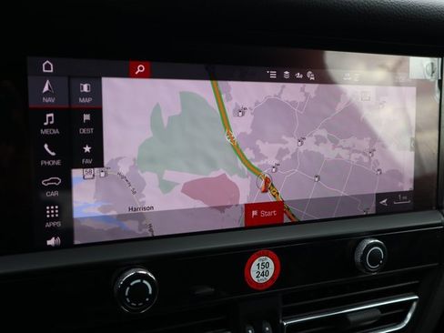 Certified 2024 Porsche Macan image 16