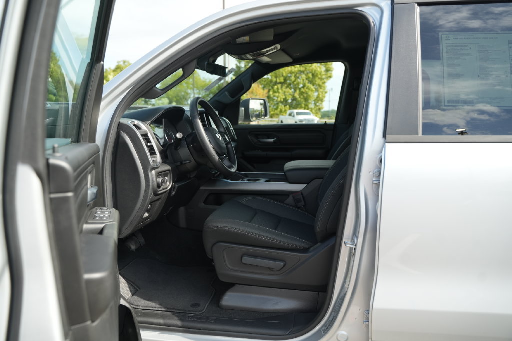 New 2026 RAM 1500 Express AWD/4WD image 10