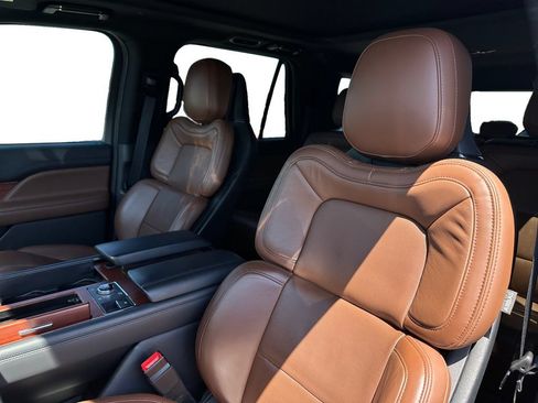 Used 2023 Lincoln Navigator L Reserve w/ Monochromatic Package AWD/4WD image 10