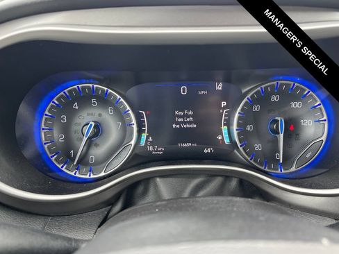Used 2023 Chrysler Pacifica Touring-L FWD image 20