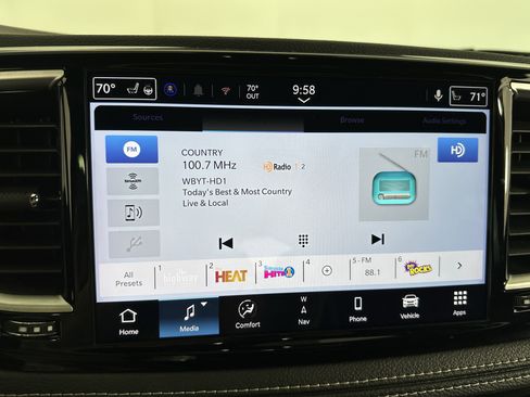 Used 2025 Chrysler Pacifica Limited image 20