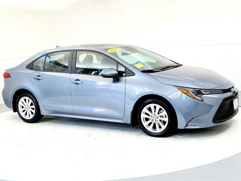 Used 2023 Toyota Corolla LE image 7