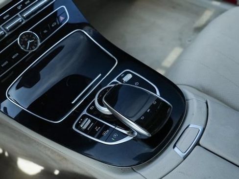 Used 2018 Mercedes-Benz E 300 4MATIC image 36