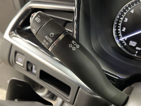 Used 2025 Cadillac XT6 Premium Luxury image 22