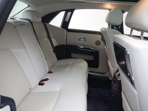 Certified 2014 Rolls-Royce Ghost RWD image 29