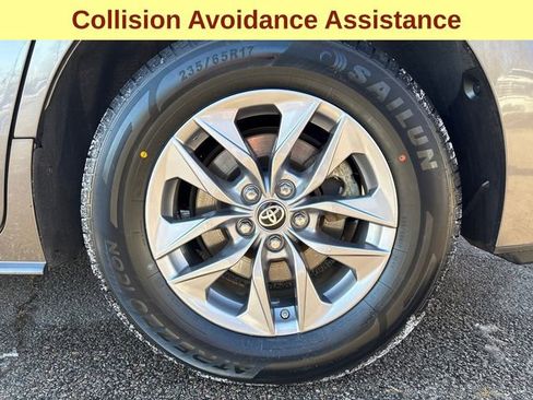 Used 2024 Toyota Sienna XLE image 9