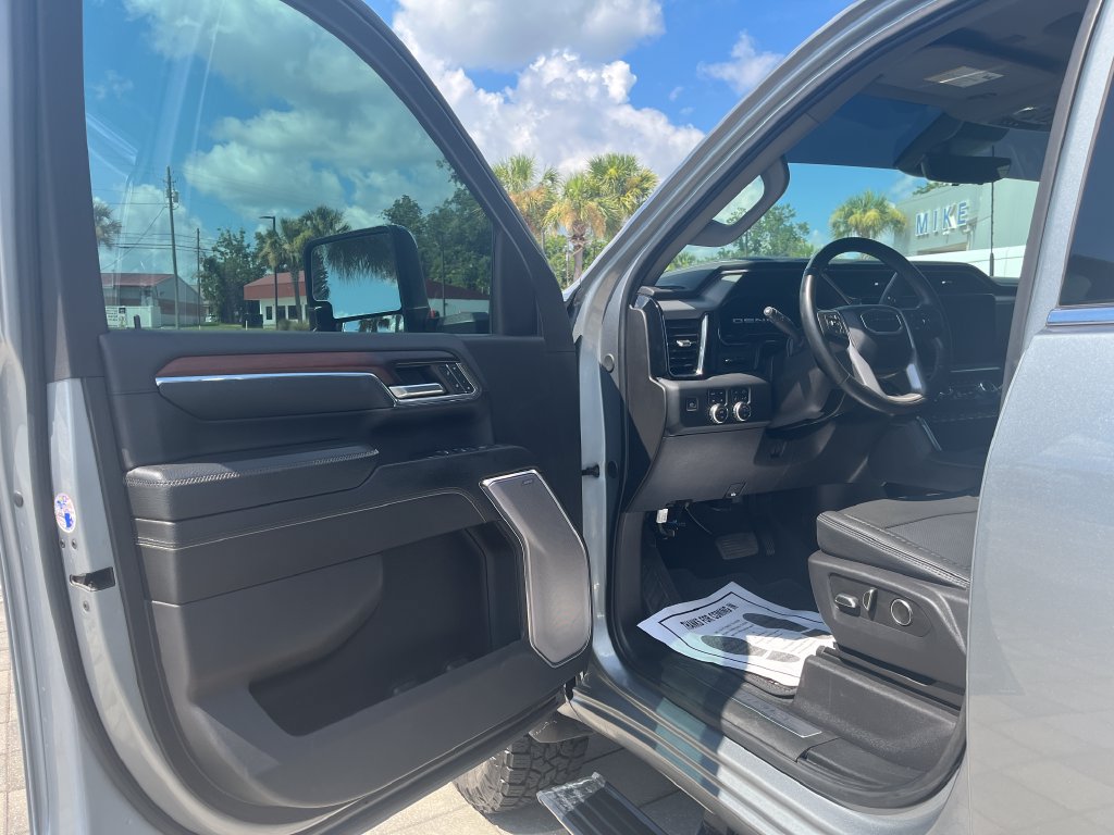 Used 2024 GMC Sierra 2500 Denali w/ Denali Reserve Package AWD/4WD image 14