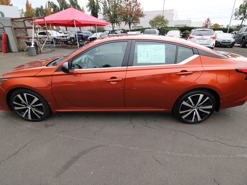 Used 2021 Nissan Altima 2.5 SR image 2