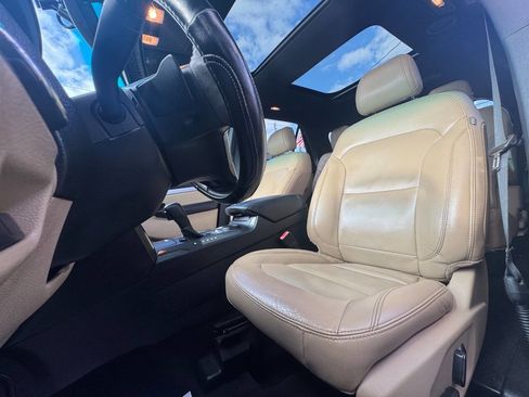 Used 2016 Ford Explorer XLT w/ Equipment Group 202A image 10