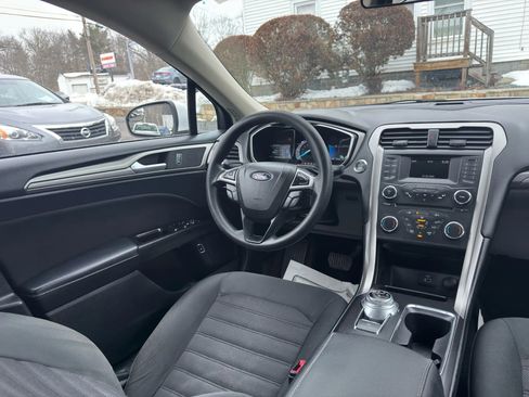 Used 2017 Ford Fusion SE image 28