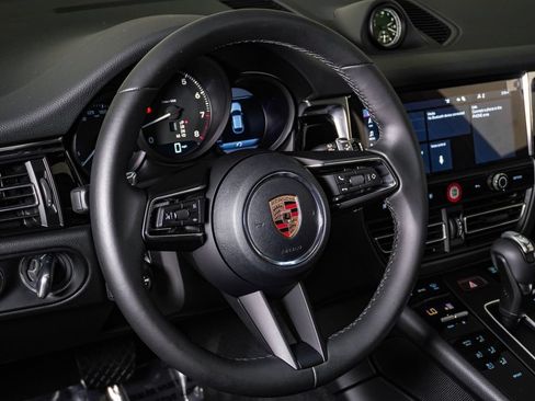 Certified 2026 Porsche Macan AWD/4WD image 18
