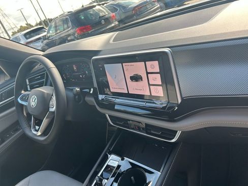 New 2026 Volkswagen Atlas Cross Sport SEL R-Line image 34