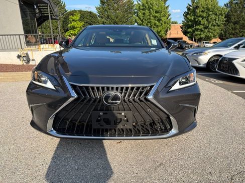 Used 2025 Lexus ES 350 w/ Premium Package FWD image 2