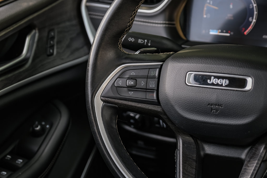 Used 2022 Jeep Grand Cherokee Limited AWD/4WD image 27