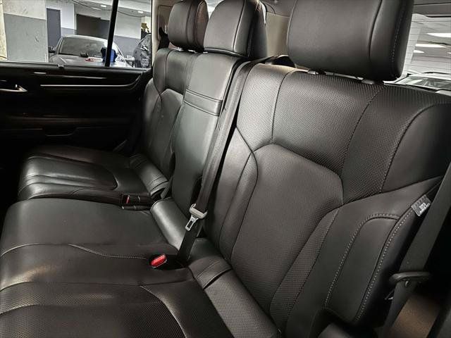 Used 2018 Lexus LX 570 4WD image 18