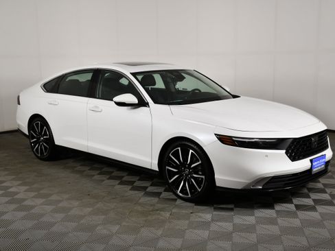 Used 2023 Honda Accord Touring image 4
